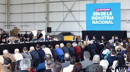 Kicillof apuntó contra Milei e industriales le pidieron que baje Ingresos Brutos